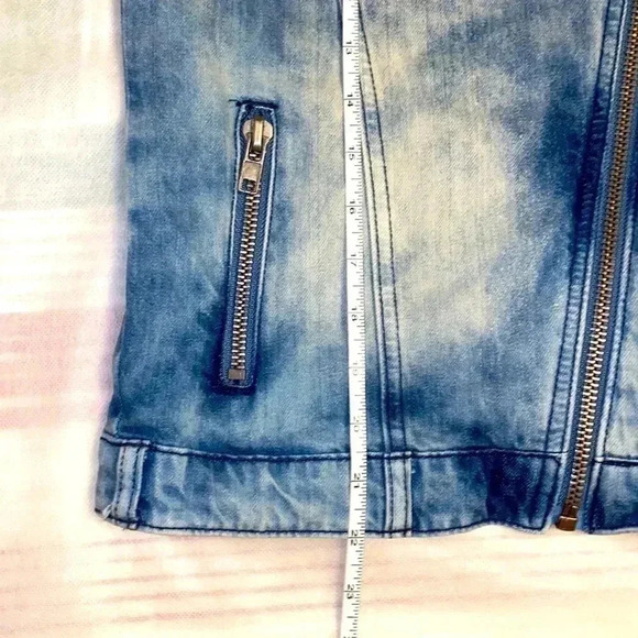 FOREVER 21 GORGEOUS DENIM JEANS WEST JACKET PERFECT  CONDITION - Picture 4 of 6